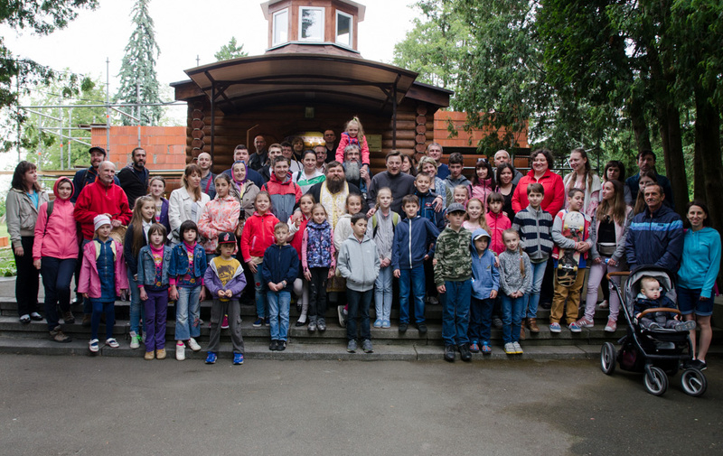 Ученики детской воскресной школы Владимирского собора посетили Межигорский монастырь.